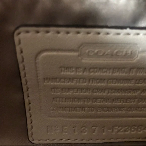 Coach Ashley Carry All - Picture 2 of 6